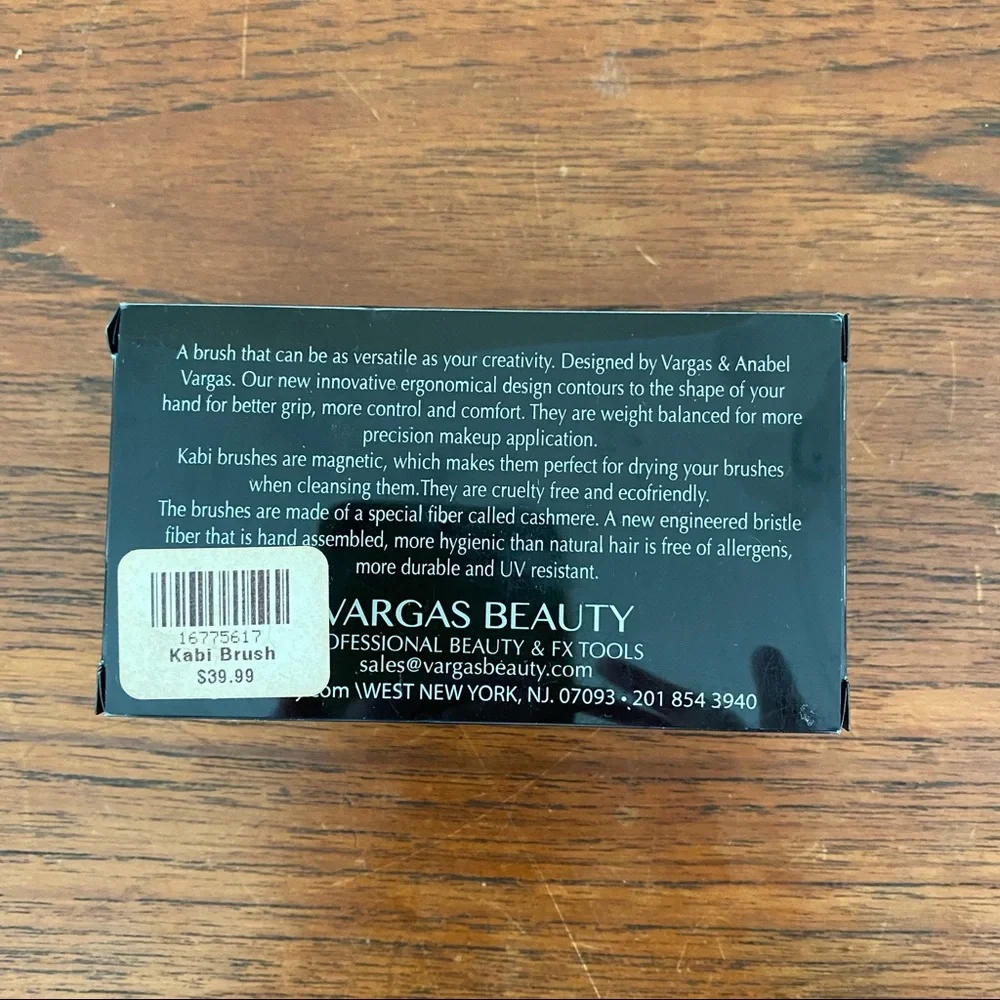 AVargas Beauty Contour Brush Organic New In Box (Cabi)